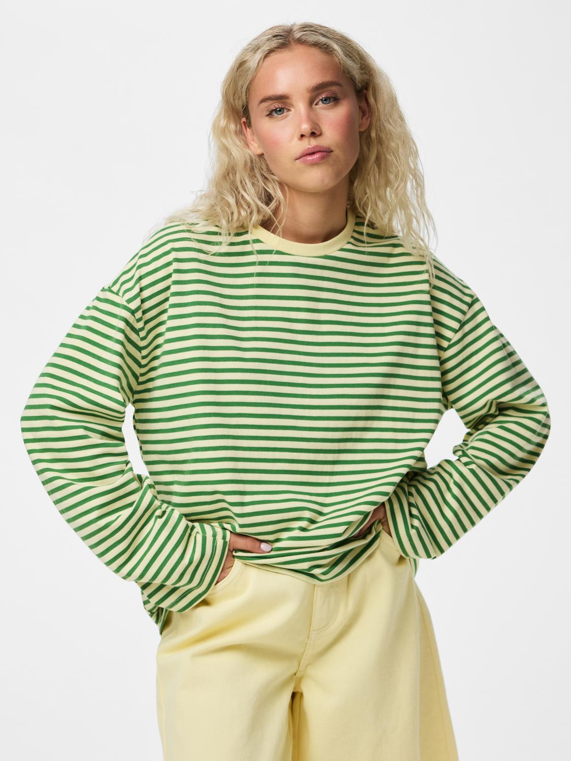 model_shot-front